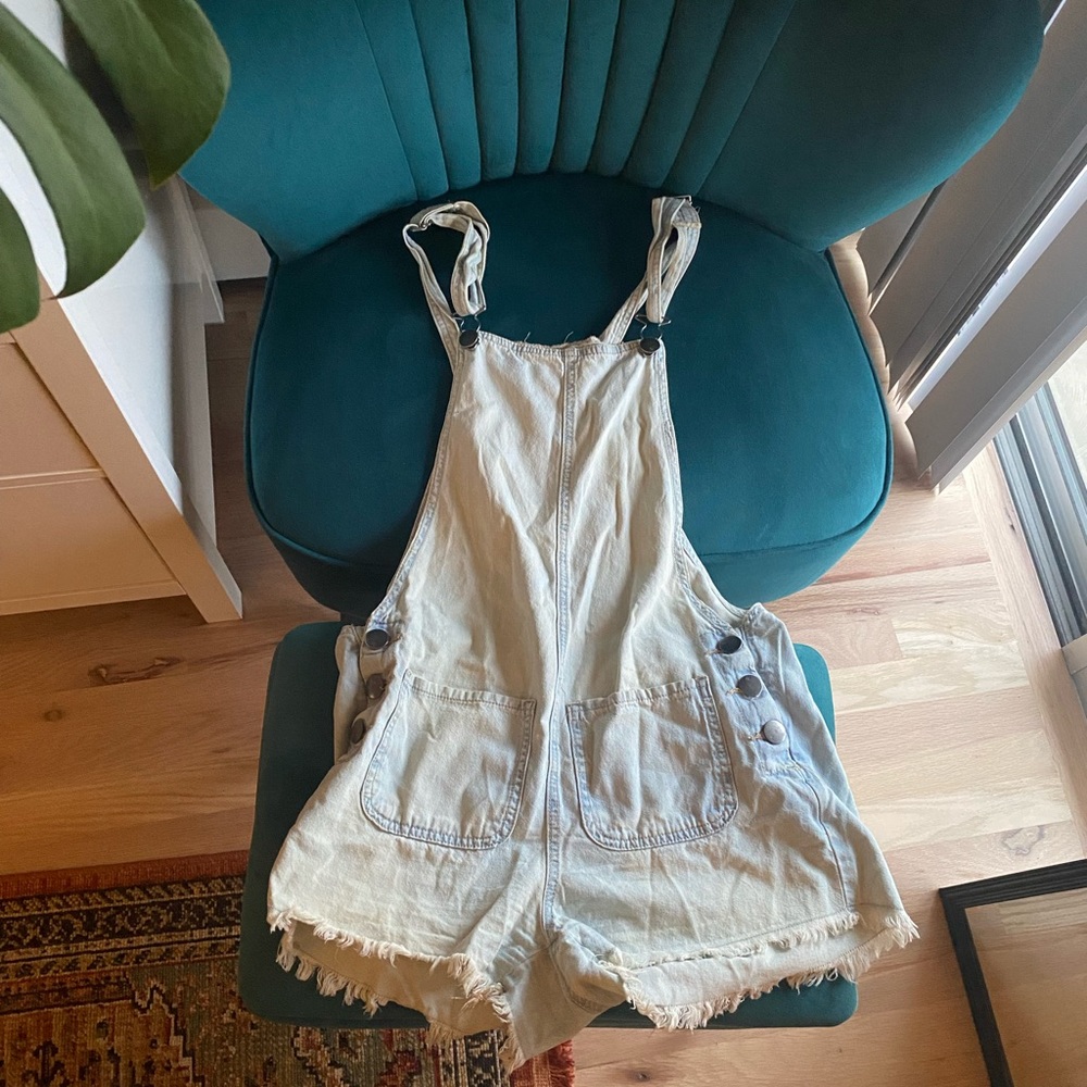 *SOLD* Bleached light blue 90s style overalls